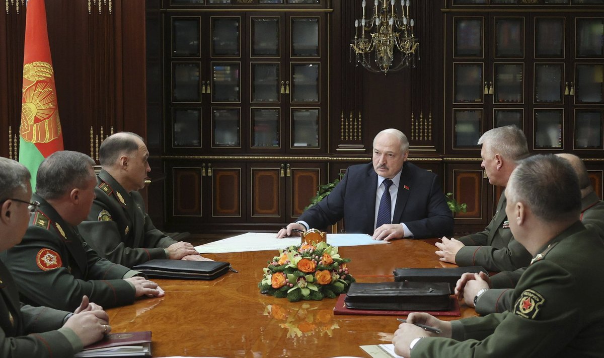 Aljaksandr Lukašenka ja Valgevene kõrged sõjaväelased