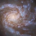 FOTO | Hubble pildistas hiiglaslikku galaktikat kauges tähtkujus