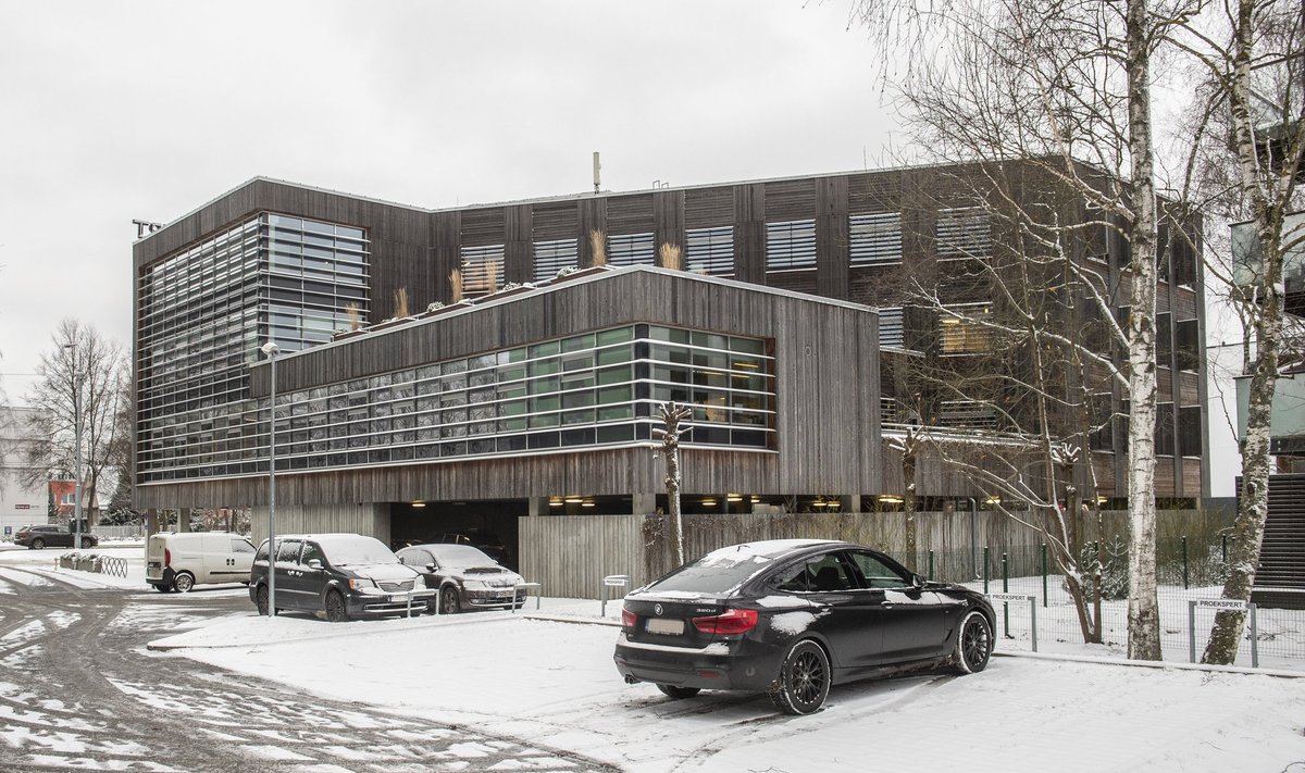 KES SIIN RUUME ÜÜRIB, TOETAB TULEVASI PENSIONÄRE: Varem Vene oligarhile kuulunud Sõpruse puiestee 157 ärihoone on nüüd LHV pensionifondide oma.