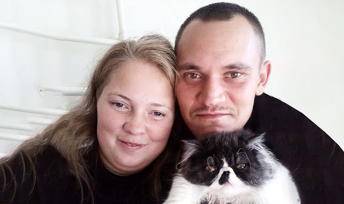 Irõna ja Vjatšeslav on nüüd koos oma Mariupolist päästetud kassi Oskariga turvaliselt Soomes.