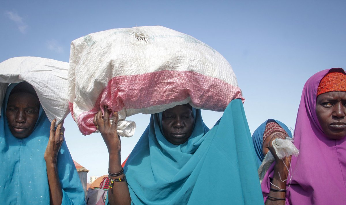 Põua eest põgenevad Somaalia elanikud.
