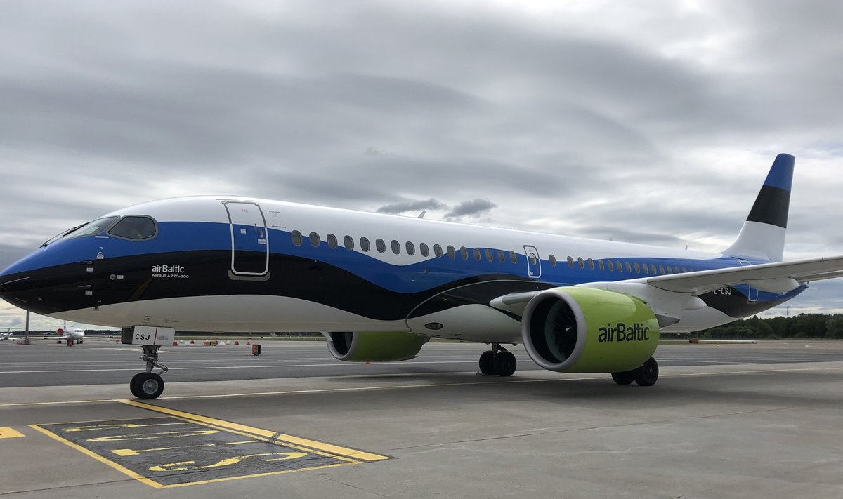 airBalticu uus Eesti lipuvärvides lennuk Airbus A220-300 