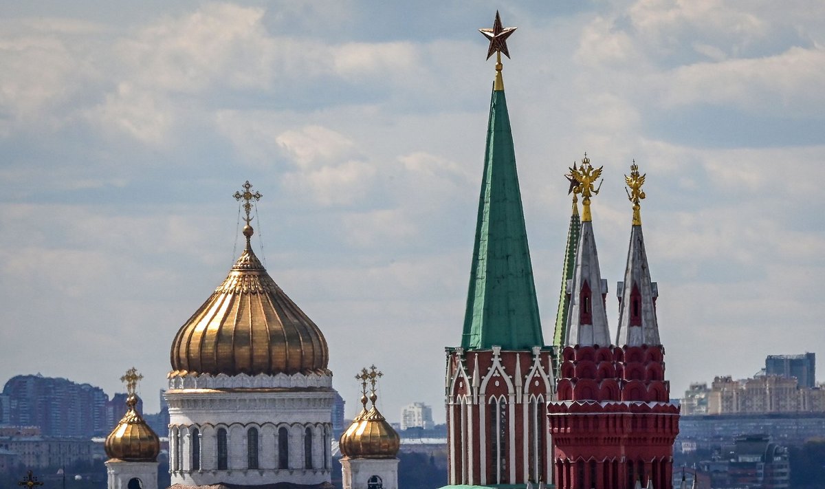Moskva Lunastaja Kristuse ja Kremli katedraalide tornid