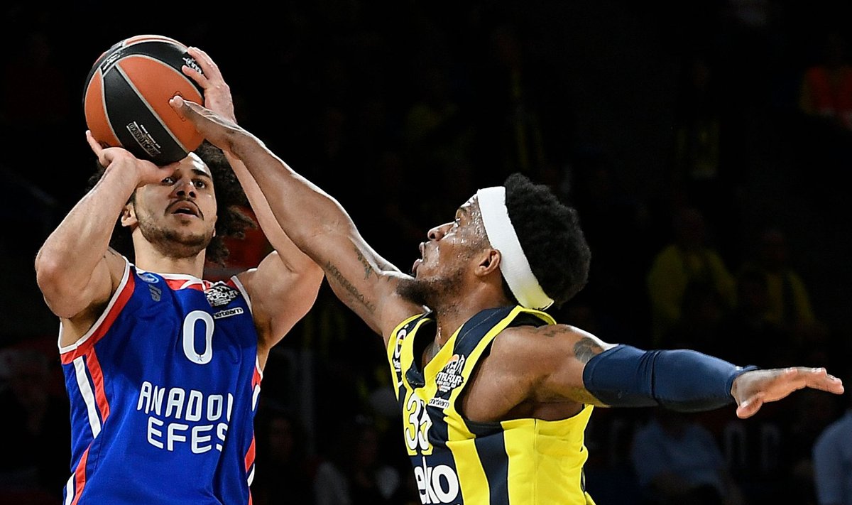 Shane Larkin vedas Anadolu Efesi Euroliiga finaali