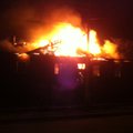 Tartu maakonnas põles puidust elumaja, päästjad kahtlustavad süütamist