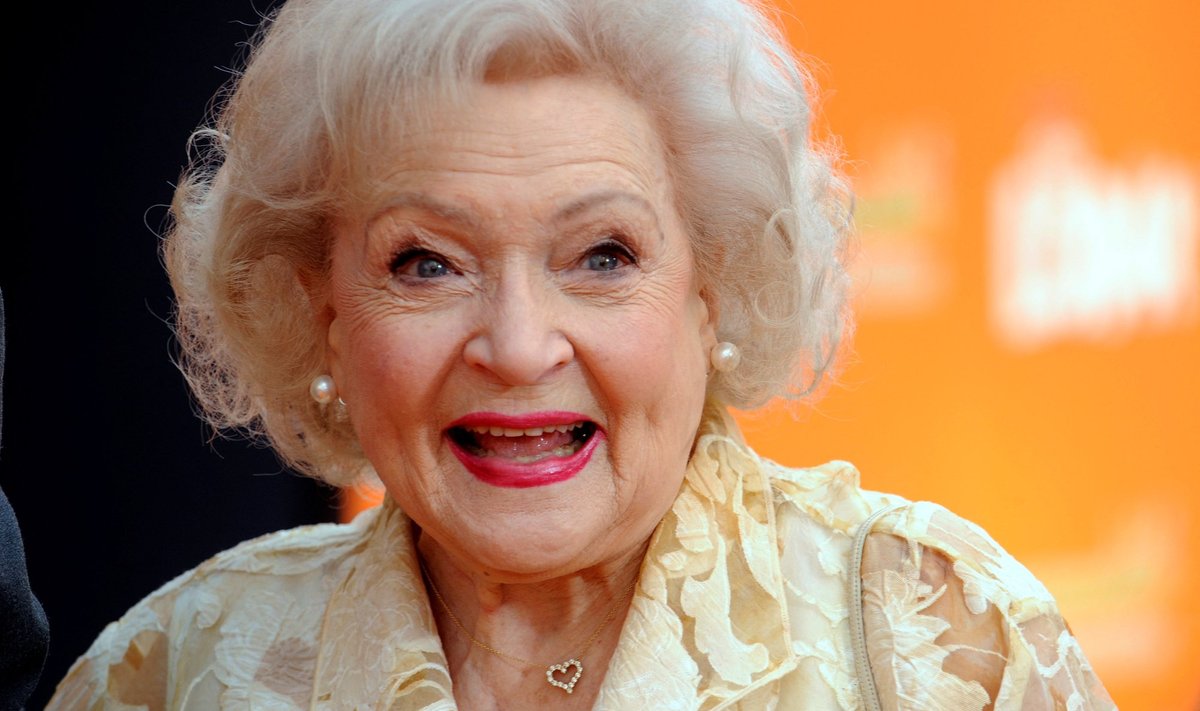 PEOPLE-BETTY WHITE/AUCTION