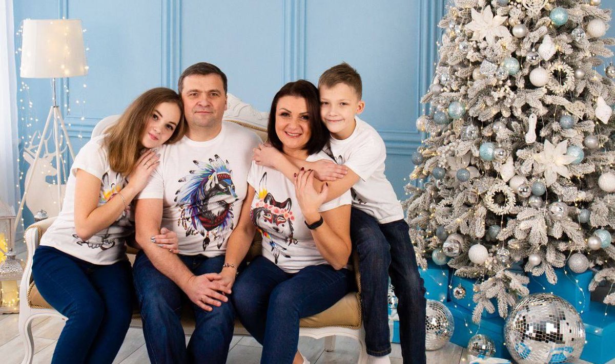 Семья Юлии на фотосессии в декабре 2021 года