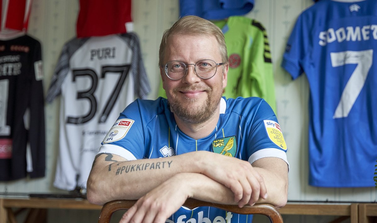 „Kirjutan jalgpallist palju: ma ei taha kirjutada raamatut sõjast, aga jalgpalliväljakul võib sellest kirjutada,” ütleb Mika Keränen.