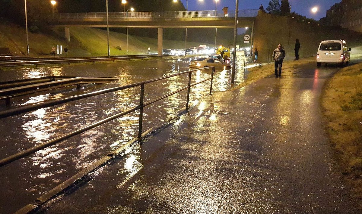 Karm reaalsus on, et sajandi lõpus kimbutavad meid üha sagenevad üleujutused. Uputus Tallinnas Tammsaare teel raudteesilla all