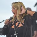 FOTOD: Lohusalus kogunes Bonnie Tylerit vaatama hiigelmass rahvast, autosid jagus Laulasmaani