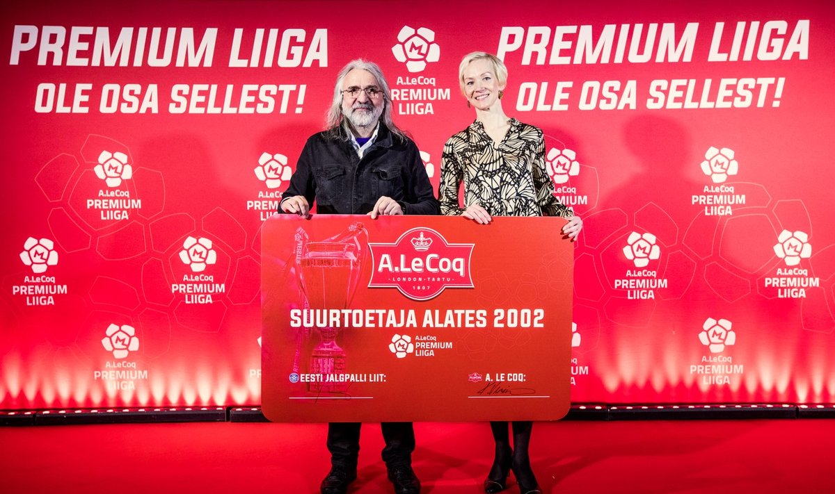 Eesti Jalgpalli Liidu president Aivar Pohlak ja A. Le Coqi turundusdirektor Katrin Vernik allkirjastasid täna, 26. veebruaril toimunud hooaja avaüritusel koostöö jätkumise.