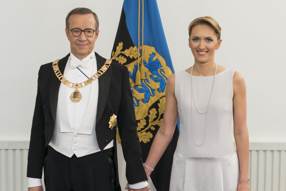 Фото президента эстонии с сыном в женском платье