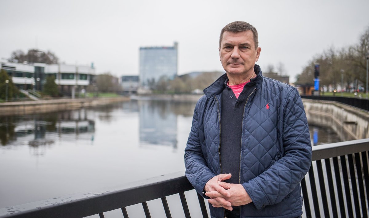 “Minu linn. Minu jõgi. Minu kodu. See see on,” põhjendab Andrus Ansip oma vastuseisu Tartu lähedale kavandatavale suurtehasele, mis Tartu idülli lõhkuda ähvardab.