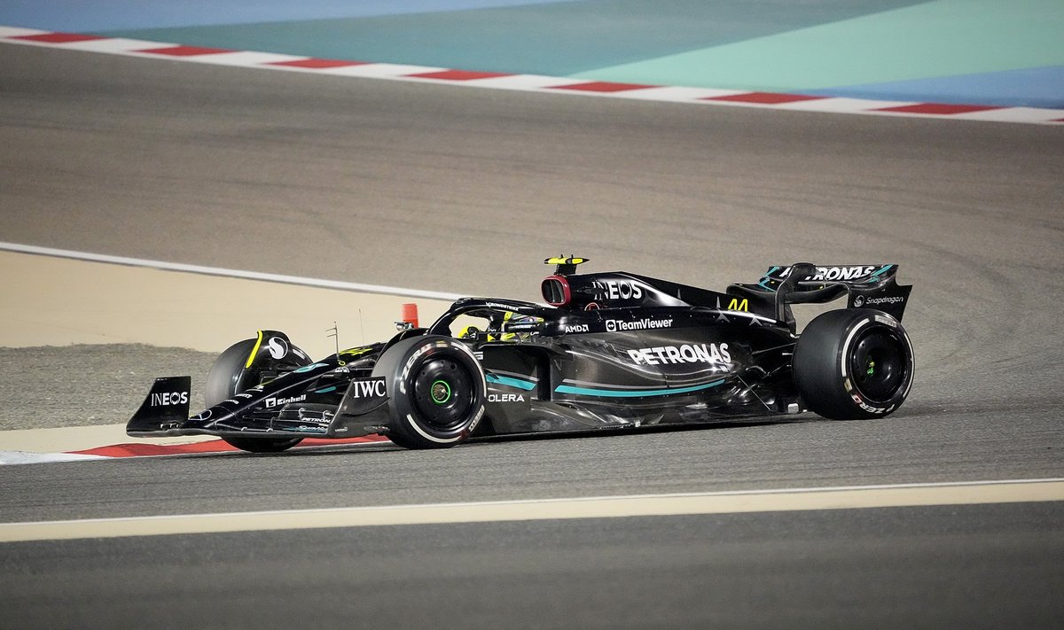 Sir Lewis Hamilton piirdus Bahreini GP-l viienda kohaga.