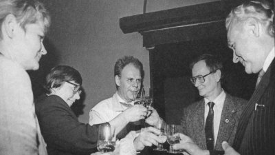 Klaaside kokkulöömine pärast Nugise kuulsat haamrilööki, Toompeal, 1991