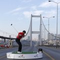 FOTOD: Golfilegend Tiger Woods lõi golfipalli otse Aasiast Euroopasse
