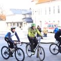 DELFI VIDEO JA FOTOD | Saaremaal toimub heategevuslik rattasõit Kuressaare haigla toetuseks, doktor Edward Laanest sai viiking