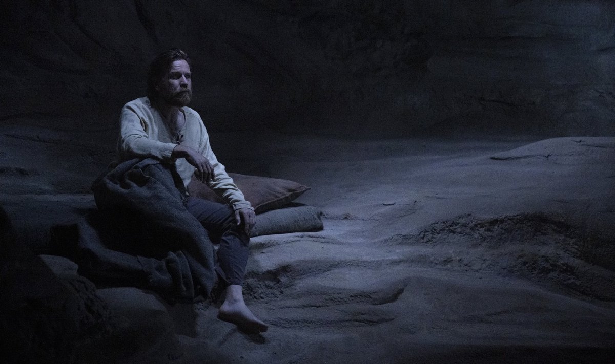 KOOPAS PEIDUS: Elu eest peitu pugenud ja süükoorma all vaevlev Kloonisõdade kindral Obi-Wan Kenobi (Ewan McGregor).