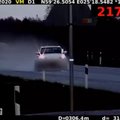 ВИДЕО | На шоссе Таллинн — Нарва водитель Porsche разогнался до 217 км/ч и сбежал от полиции в лес. Дело дошло до Госсуда