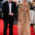 FOTOD | Nagu kaks tilka vett: hertsoginna Catherine'i glamuurne Bondi-filmi esilinastuse kleit oli inspireeritud printsess Dianast?