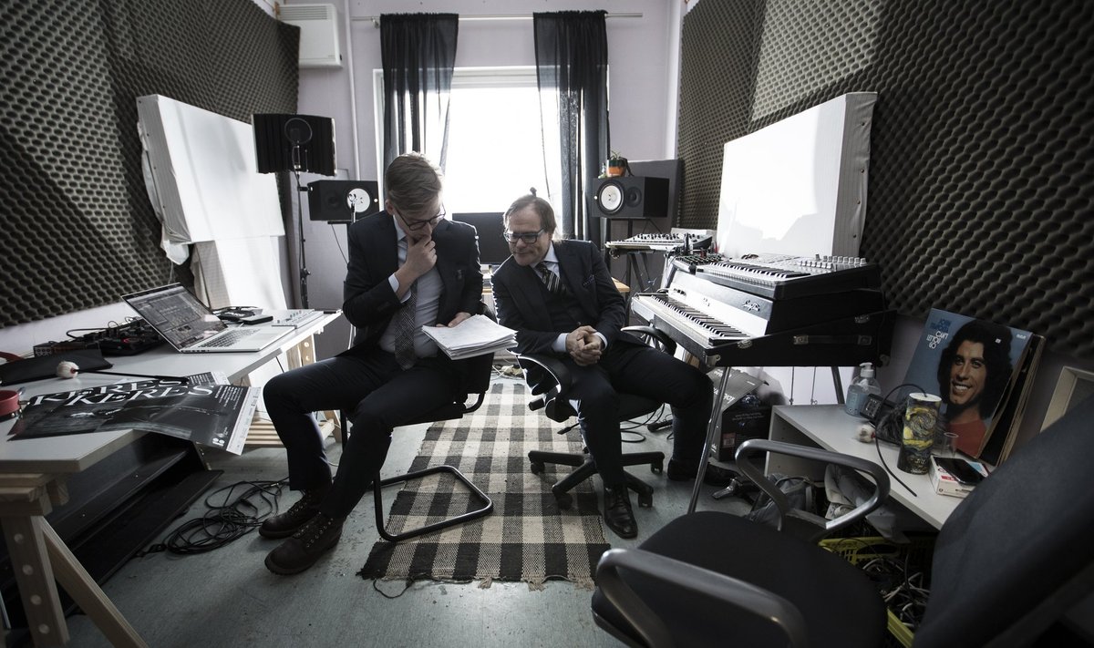 Heliloojad Sander Mölder (vasakul) ja Timo Steiner ütlevad, et male muusikaga sidumine läks loomulikult, sest tegemist on veidi ka akustilise mänguga.