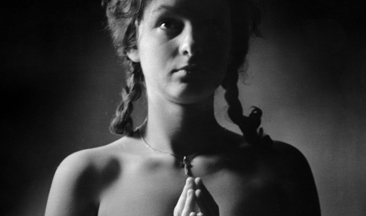 “Tütarlaps ristikesega” (1963).