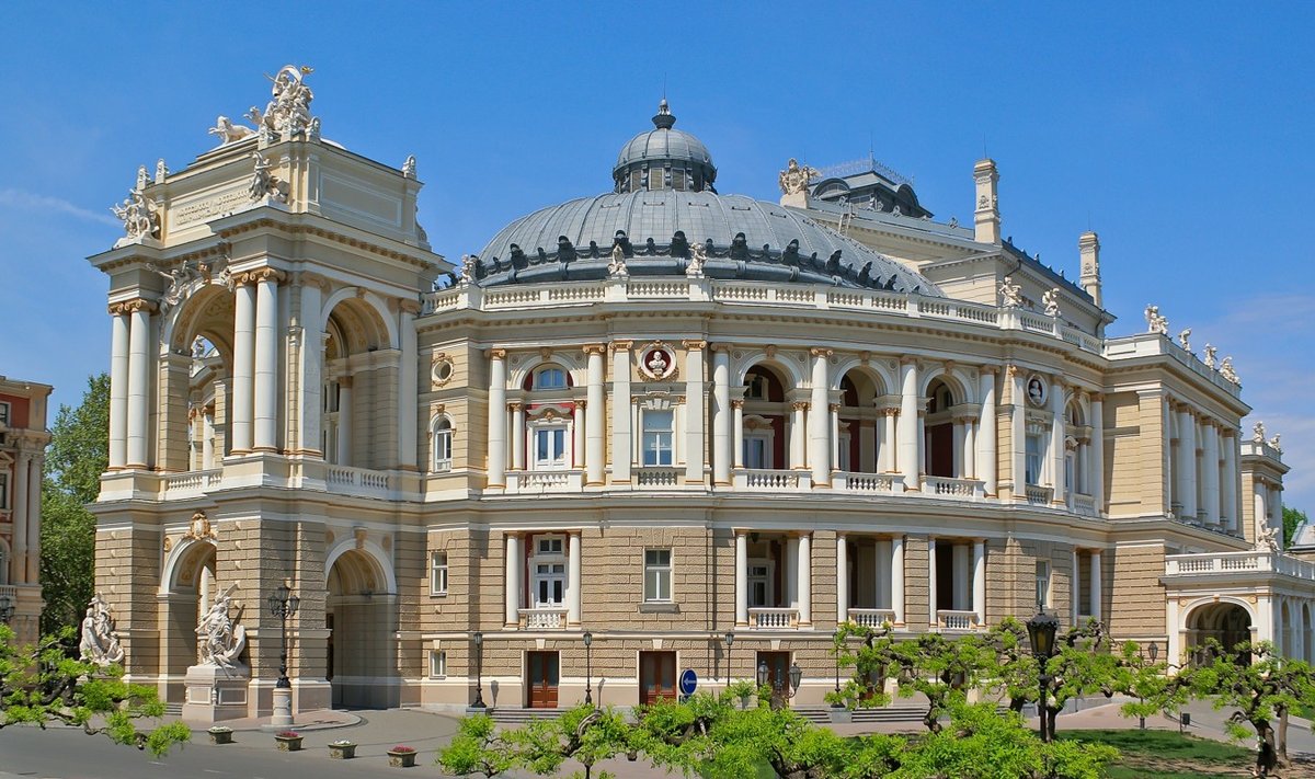 Maailmakuulus Odessa ooperiteater oma täies hiilguses. Sõja järel koguneme sinna muusikaks ja mullideks.