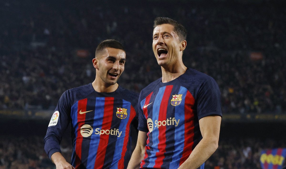 Robert Lewandowski tähistab väravat
