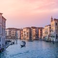 ВИДЕО | Двух туристов оштрафовали за серфинг по Гранд-каналу в Венеции
