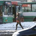 В Ласнамяэ в резко затормозившем автобусе упала и получила травмы пожилая женщина