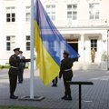 FOTOD | Presidendilossi ees heisati ukrainlaste iseseisvuspäeva auks sinikollane lipp