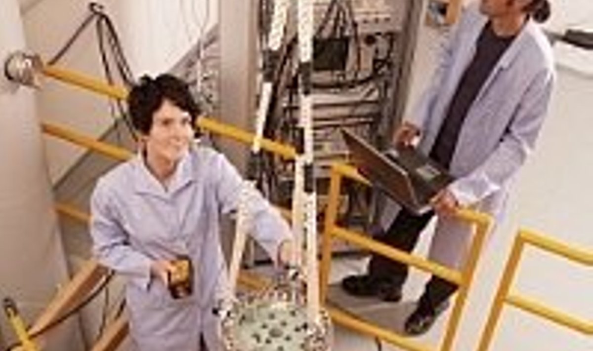 Dresdeni tugeva magnetvälja labori teadlased valmistavad uut magnetpooli ette eksperimendiks
