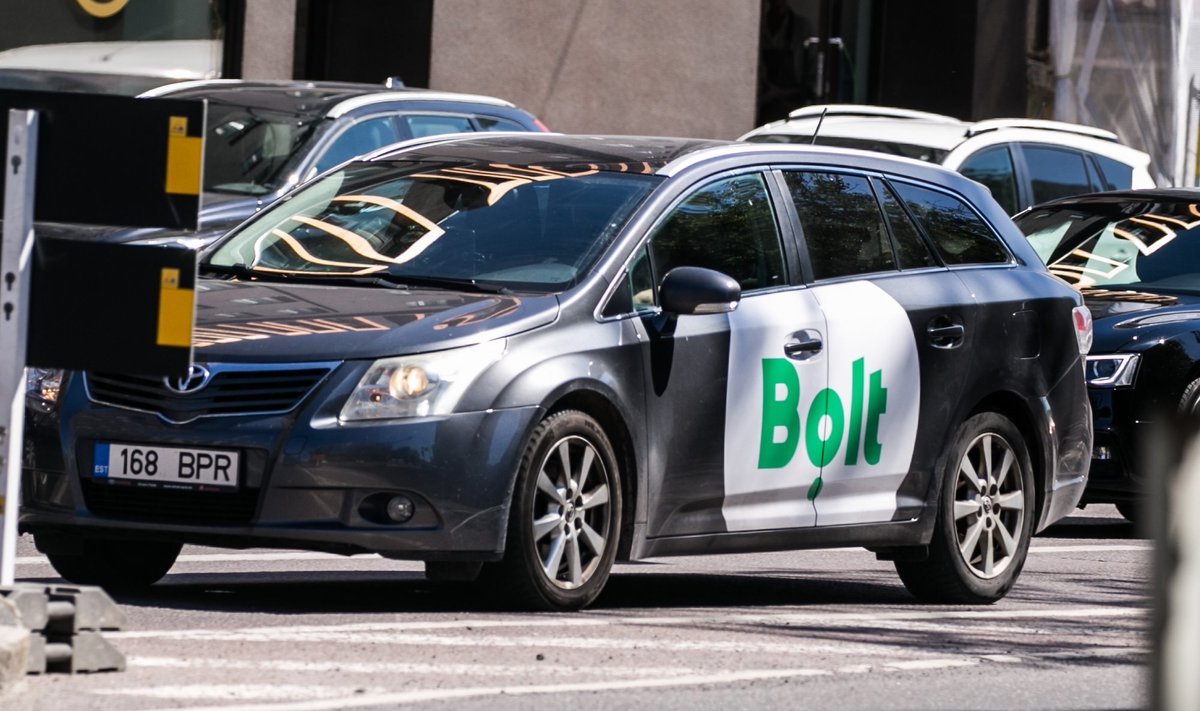 Taksofirma BOLT logo