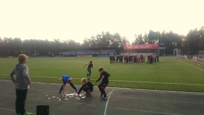 Algklasside teatejooksu võistlus udusel hommikutunnil Hiiu staadionil 