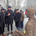 ФОТО: В Таллинне установлен памятник Вольдемару и Эльфриде Лендерам