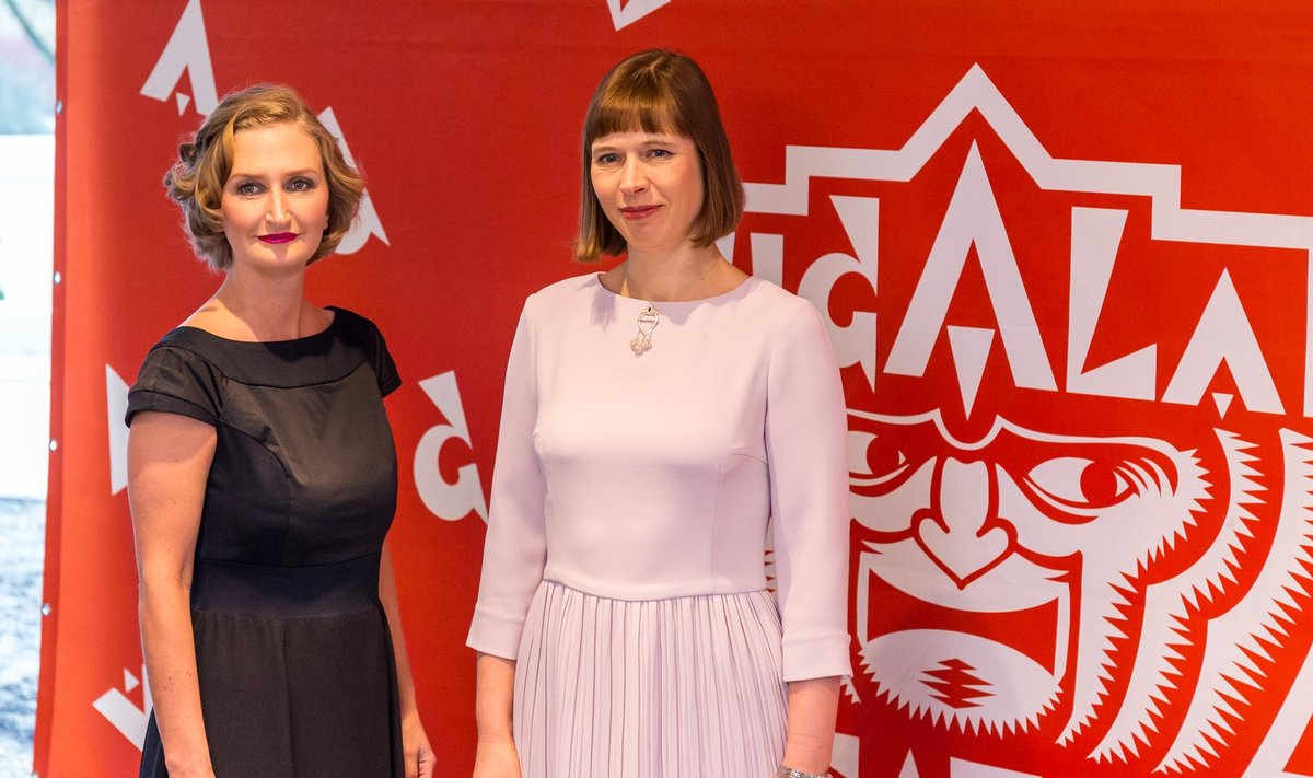President Kersti Kaljulaid koos  Ugala teatrijuht Kristiina Alliksaarega.