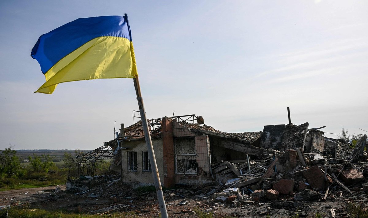 Украинский флаг над возвращенными территориями