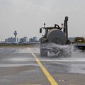 Amsterdami lennuväljal hakati asfaldi sulamise vältimiseks ruleerimisteid kastma
