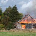 FOTOD | Järvamaal Hermani külas põleb maja lausleekides. Päästjad reageerisid suurte jõududega