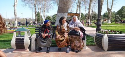Tundeid ja meeleolusid Kesk-Aasia ühe tuntuma ja suurima väljaku, Samarkandi Registani pealt ja ümbrusest, nähtuna-kogetuna Maalehe Usbeki reisil osalejate poolt.