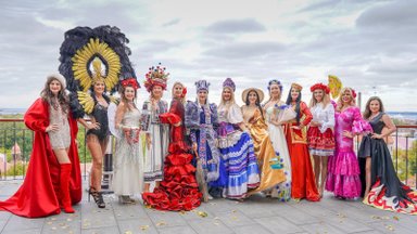 ФОТО И ВИДЕО | В Таллинн приехали красавицы со всей Европы. Смотрите, какое яркое шоу устроили претендентки на титул Mrs. Europe 2021 в Старом городе!