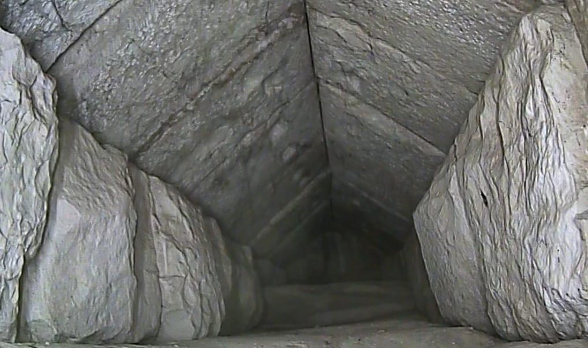 Püramiidist avastatud koridor