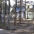 DELFI FOTOD ja VIDEO: Ei lammutatagi? Dividendimiljonäri lubadeta ehitatud maja ümber silutakse krunti