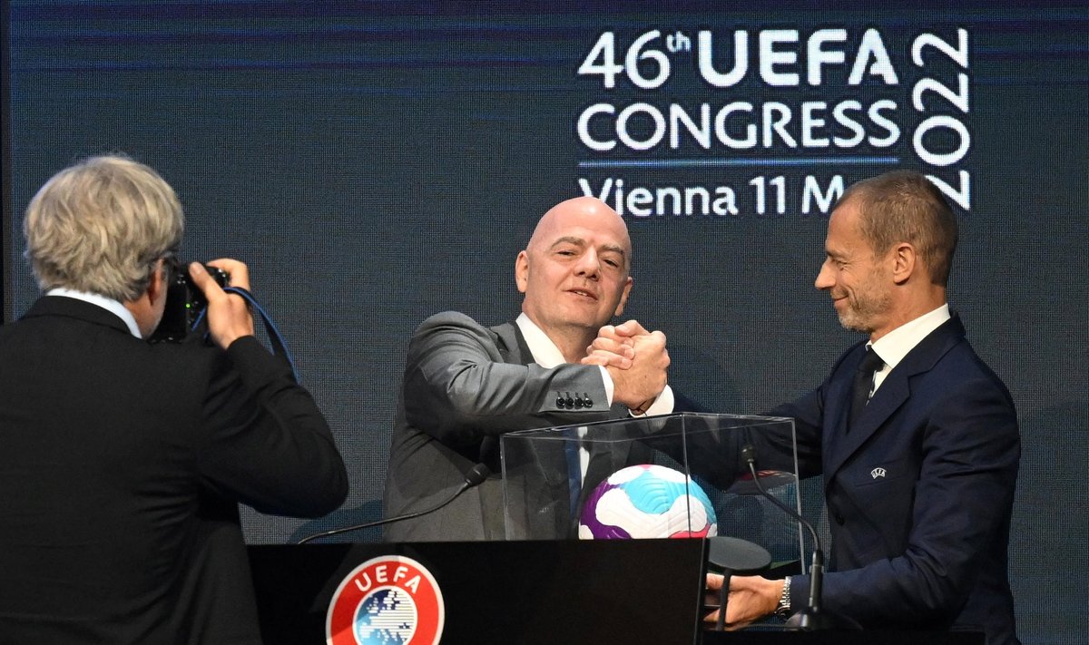 UEFA president Aleksander Ceferin (paremal) ja FIFA president Gianni Infantino UEFA kongressil.