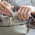 НАВЯЗЧИВАЯ ОПЕКА | Родственники считают, что чиновники активно опекают пожилую женщину ради наследства