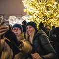 FOTOD | Jõuluootus alaku! Tallinna Raekoja platsil avati jõuluturg ja ehiti kuusepuu