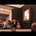 ВИДЕО: Проданная за миллион фунтов картина Бэнкси самоуничтожилась прямо на аукционе