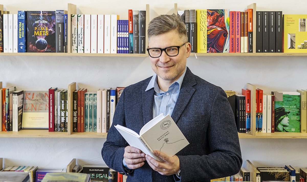 "Üks kindel asi, mida ma kindlasti iga päev teen, on lugemine. Loen päeva jooksul hoogude kaupa kellaajast olenemata," ütleb Martin Algus.