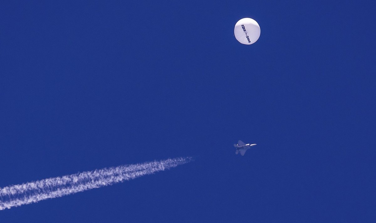 See ei ole Kuu. Hetk enne seda, kui USA hävitaja lasi pildil oleva õhupalli alla.