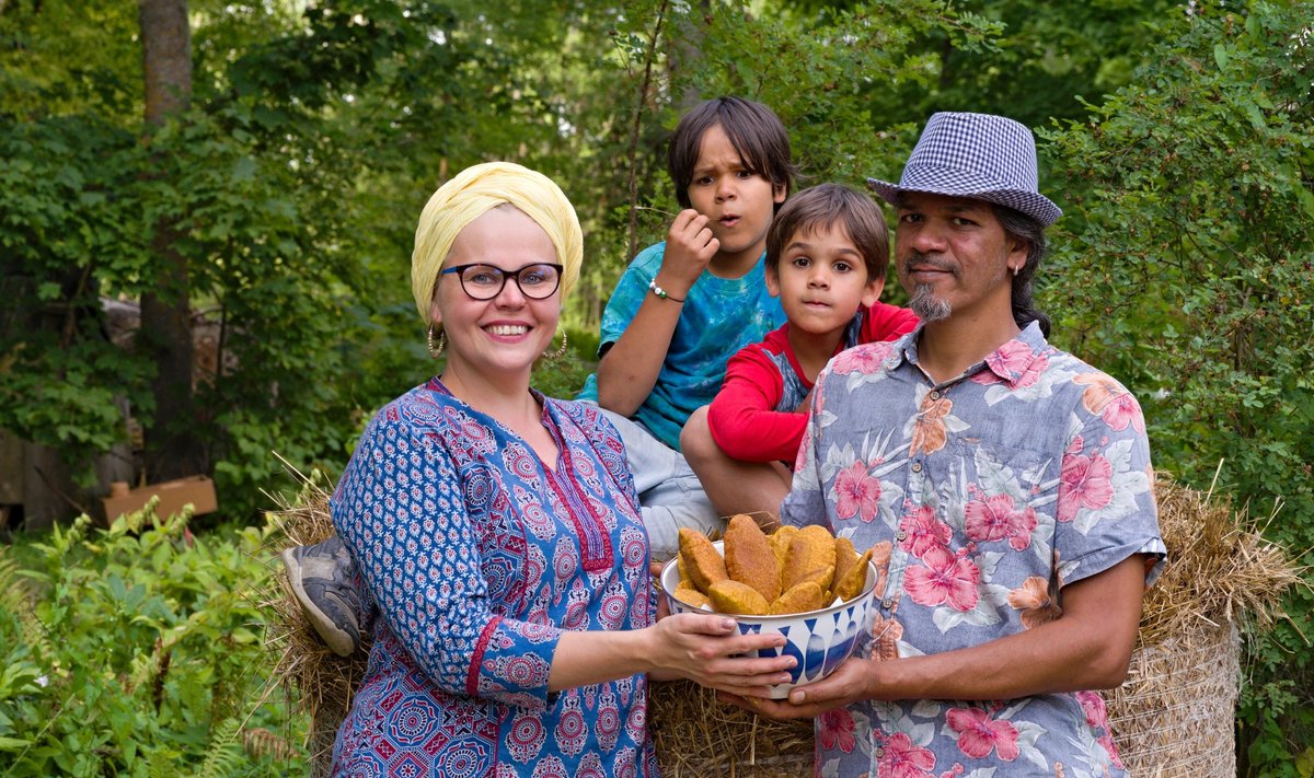 Mariliin, Hiro, Nero ja Udeya vast valminud poori leibadega.